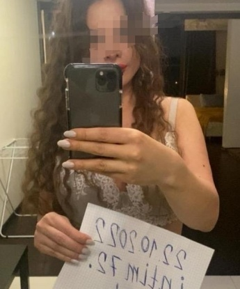 Это твоя возможность погрузиться в мир страсти и наслаждения, где все твои фантазии становятся реальностью.
🌟 Я имею богатый опыт, который позволяет мне понять и удовлетворить все твои желания. Будь то нежные ласки, страстный секс или эксперименты в постели - я готова исполнить все твои мечты. Со мной ты почувствуешь себя особенным и желанным.
💖 Живу я в Москве, столице страсти и возможностей. Здесь, в Москве, мы встретимся и погрузимся в океан удовольствия, забывая о всех заботах и проблемах. Ты заслуживаешь только лучшего, и я готова дарить тебе это.
✨ У меня есть отличные отзывы от моих предыдущих клиентов, которые оценили мою профессиональность и нежность. Фотографии настоящие, и ты сможешь убедиться в этом, когда мы встретимся лично.
🔥 Я приглашаю тебя в мир страсти и удовольствия, который будет только тебе принадлежать. Доверься мне, и я окутаю тебя любовью и страстью. Жду твоего звонка, мой дорогой. Будем счастливы вместе! Елизавета